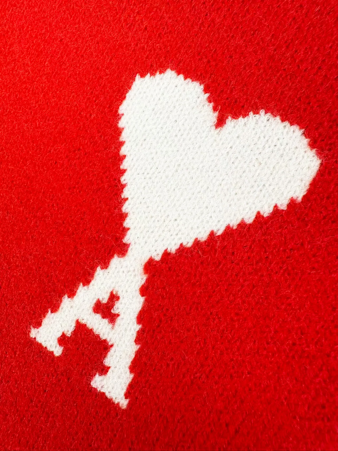 Ami Paris love jacquard crew neck sweater, custom-woven and dyed luxurious merino wool, soft and delicate, comfortable and close to the skin, with flaming cinnabar red as the base, a warm spectrum kissed by the sun. A contrasting love heart jumps on the chest, quietly exuding its own charming halo. The brand is highly recognizable. The elegance and casualness of French fashion is the ultimate simplification of color, and it also conveys the love and persistence of life. Meet the ultimate simplicity. The well-deserved king of Versatile. Process 1: Jacquard tissue imported from Germany. Precisely control the arrangement and interweaving of yarns. Carefully interweave the Ami love jacquard artistic pattern on the loom. The fabric is more vivid and three-dimensional. Process 2: Softening and deodorizing process of garment washing water. Deeply clean and deodorize the clothes through professional washing equipment and specific detergents. Improve the feel and appearance of the clothes. Accessories: Customized 1:1 Ami trademark. Version: Loose version. Size: S M L XL Style number: 25374
